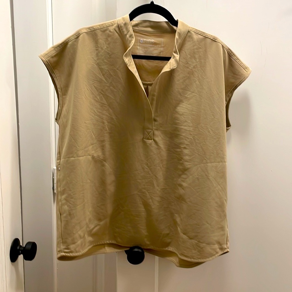Figs scrub top Sand